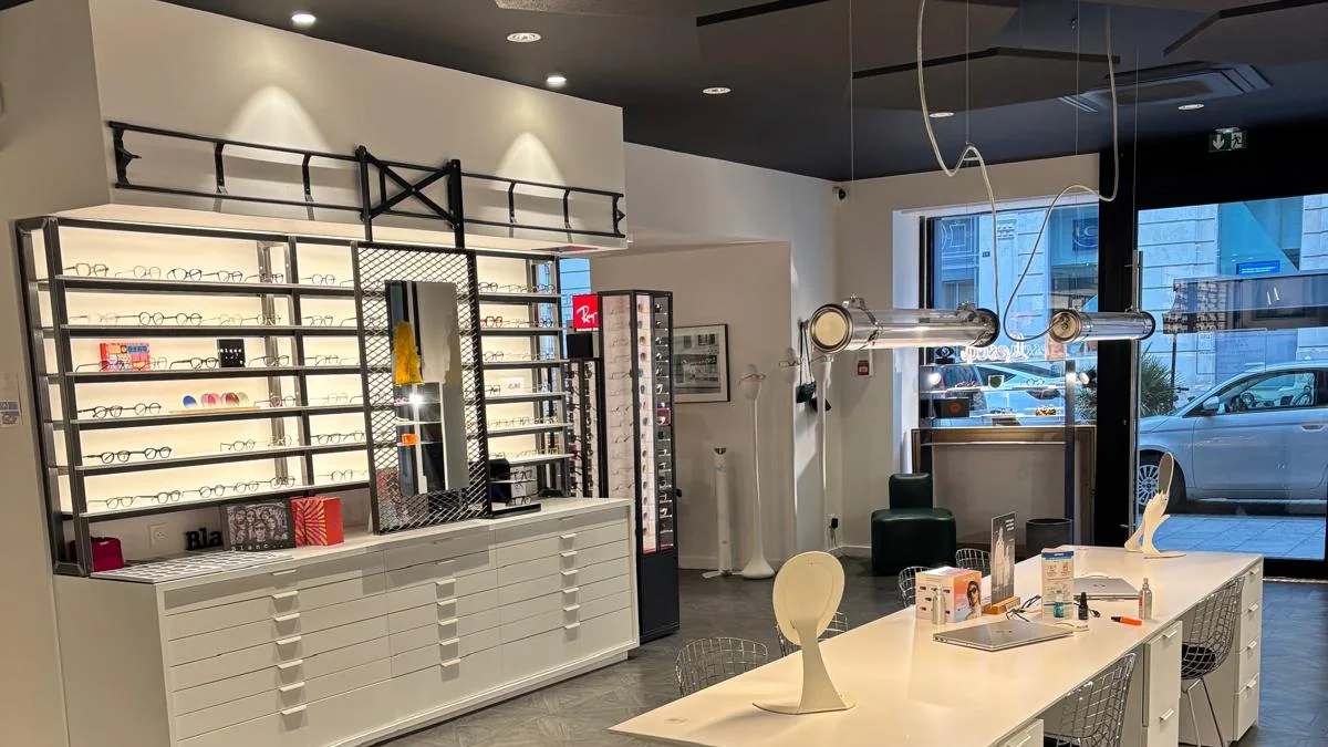 PHOTO-REELLE-interieur-boutique-ilot-presentation-pau-01